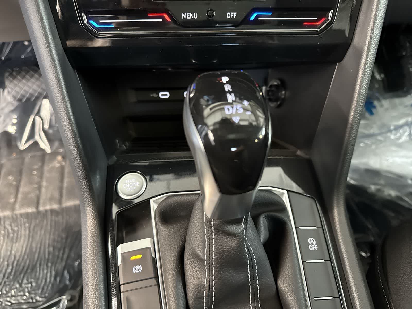2026 Volkswagen Taos 1.5T SE Black
