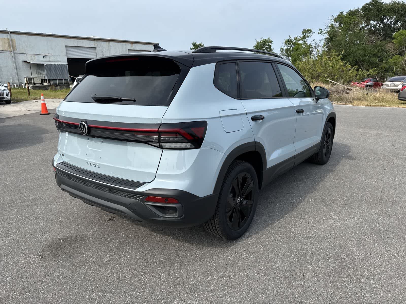 2026 Volkswagen Taos 1.5T SE Black