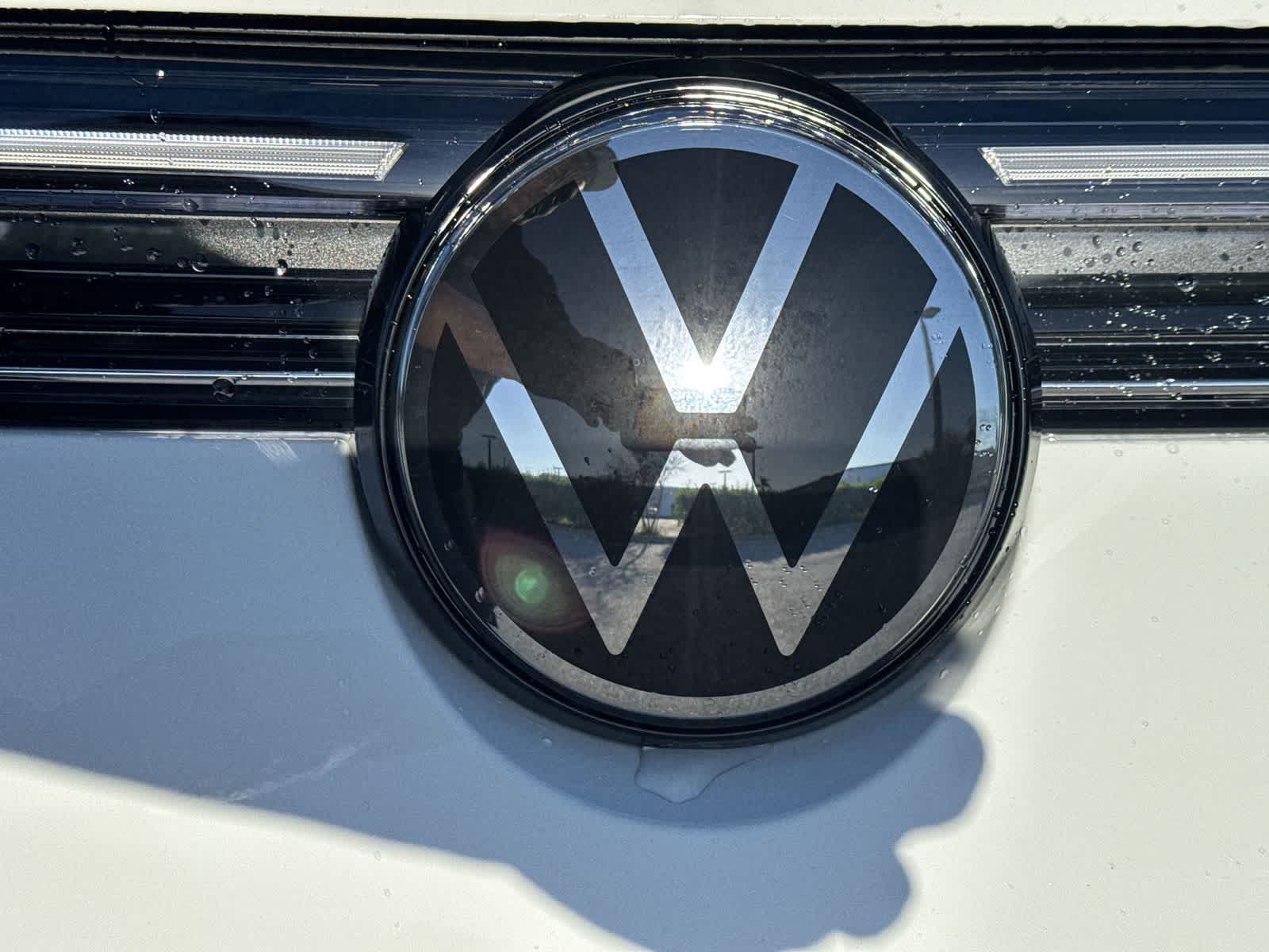 2026 Volkswagen Taos 1.5T SE Black