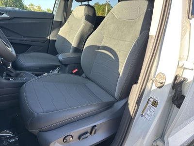2026 Volkswagen Taos 1.5T SE Black