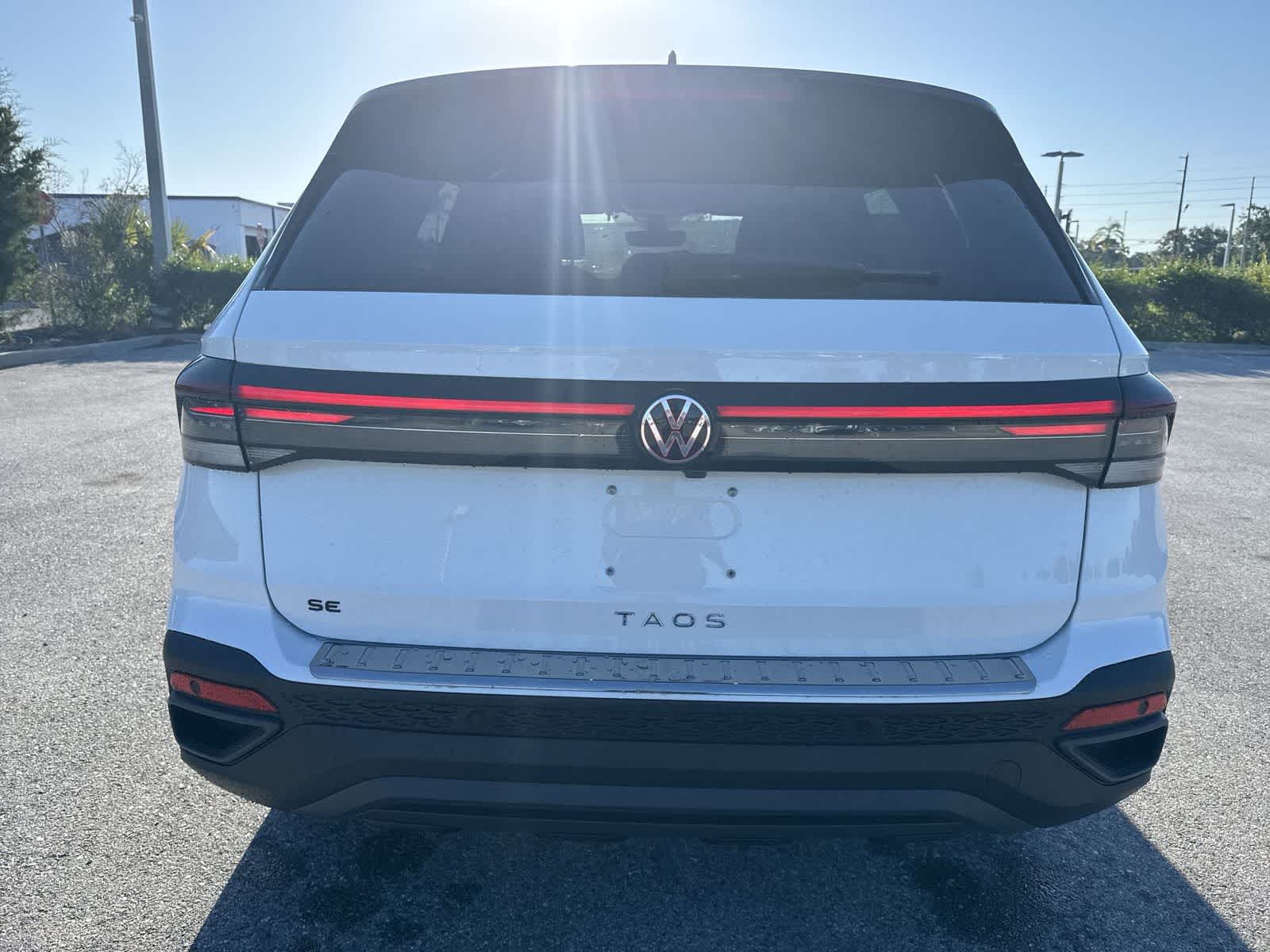 2026 Volkswagen Taos 1.5T SE Black