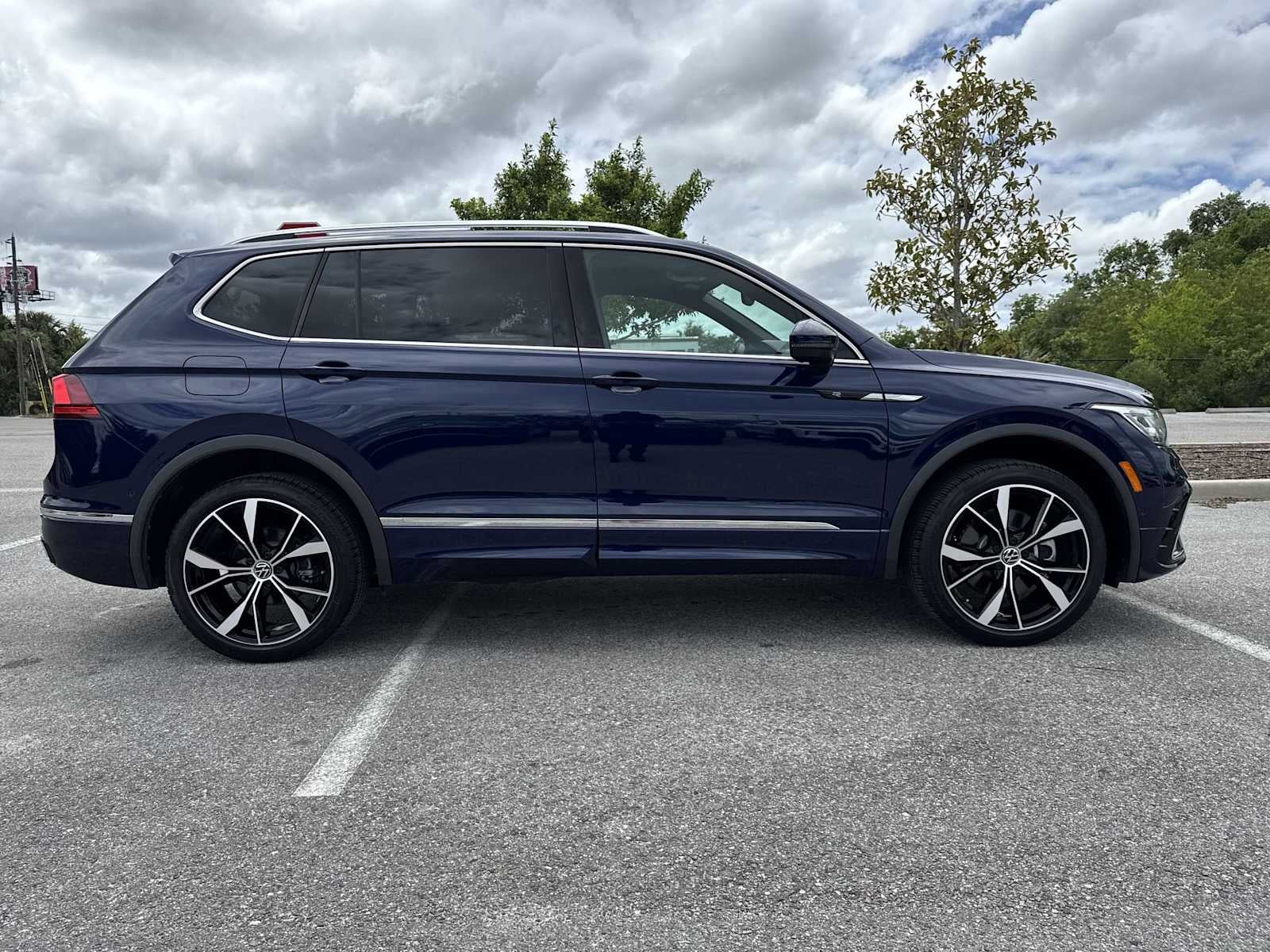 2024 Volkswagen Tiguan SEL R-Line