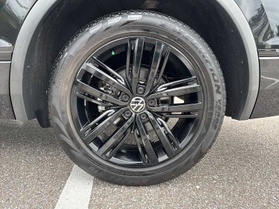 2022 Volkswagen Tiguan SE R-Line Black