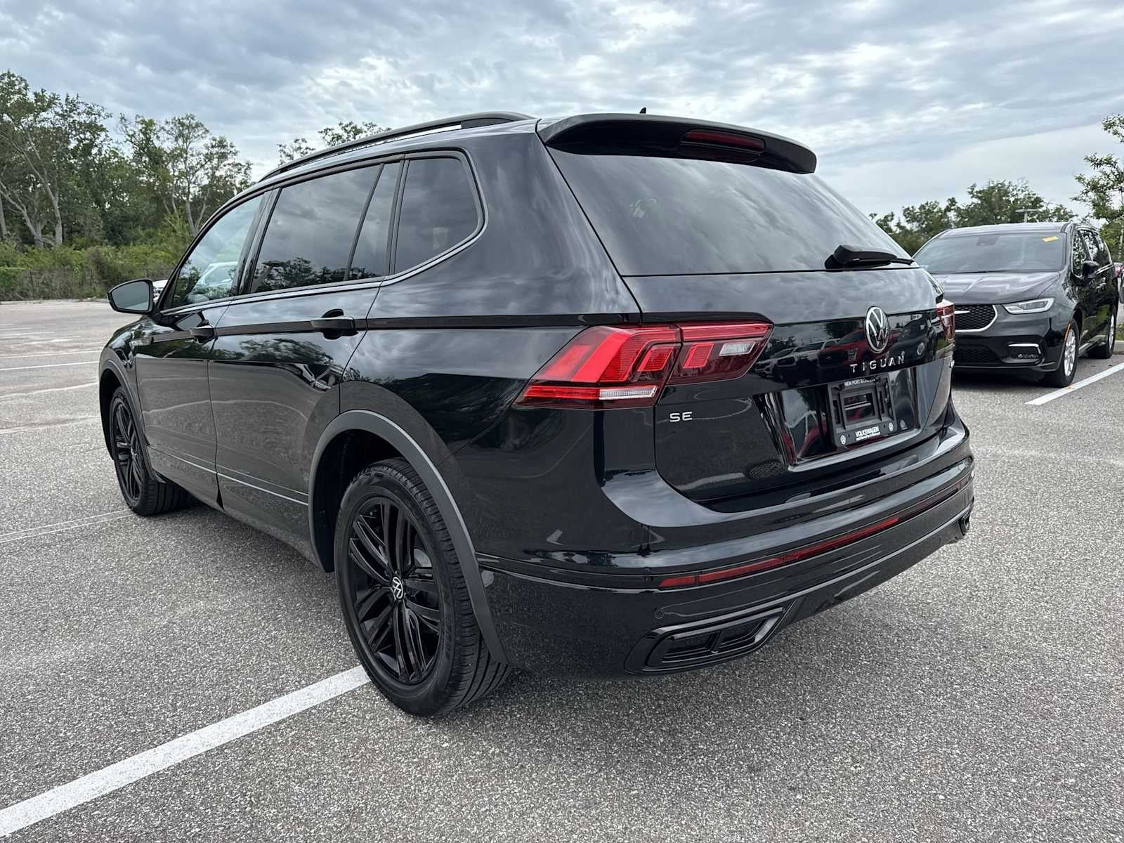 2022 Volkswagen Tiguan SE R-Line Black