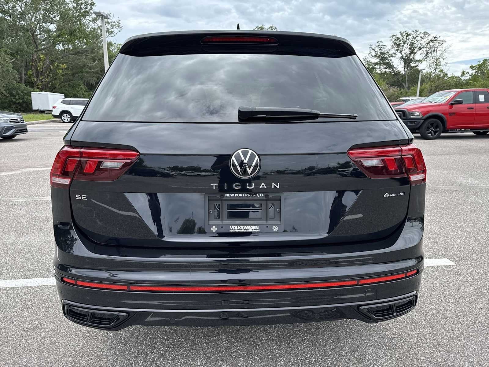 2022 Volkswagen Tiguan SE R-Line Black