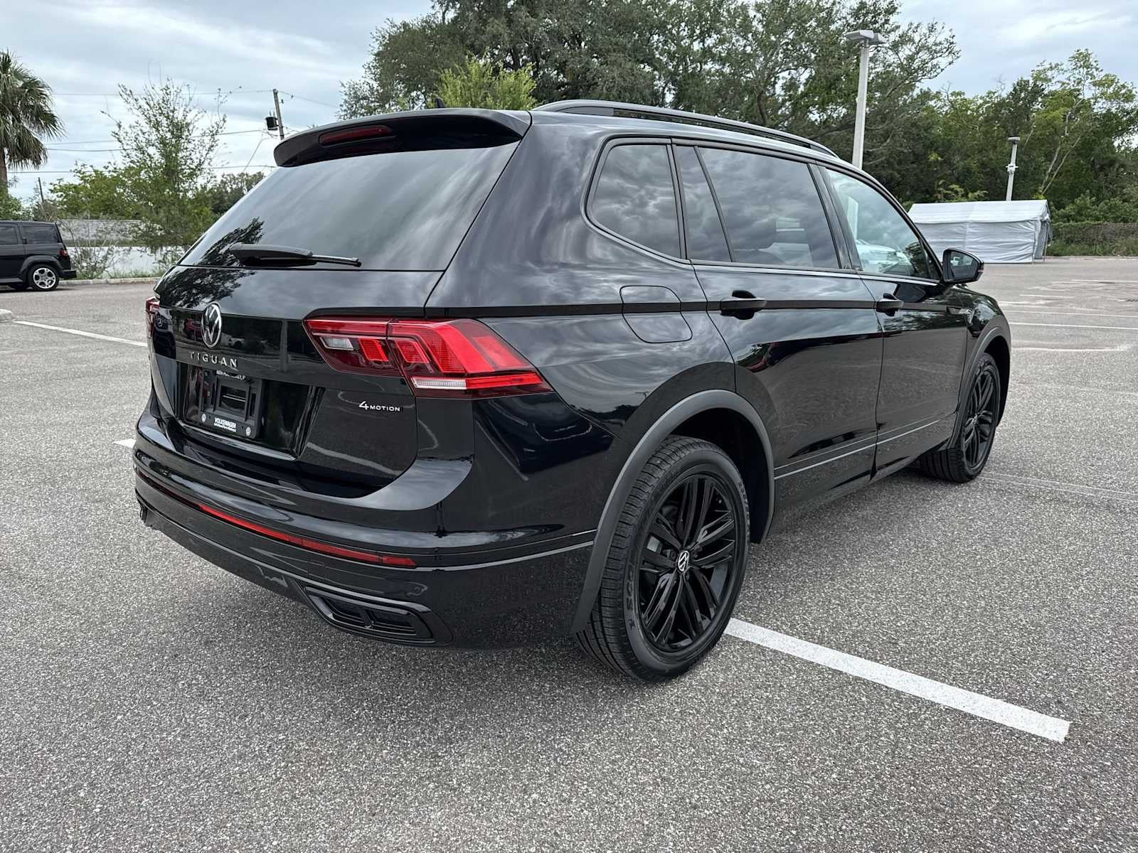 2022 Volkswagen Tiguan SE R-Line Black