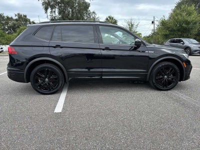 2022 Volkswagen Tiguan SE R-Line Black