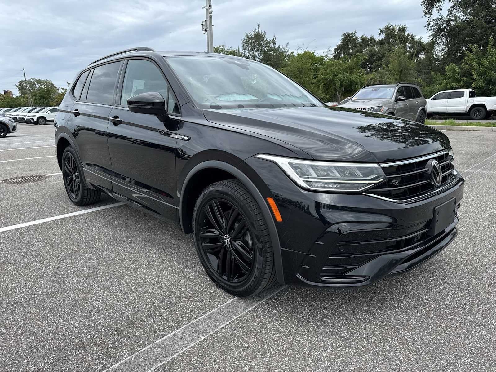 2022 Volkswagen Tiguan SE R-Line Black