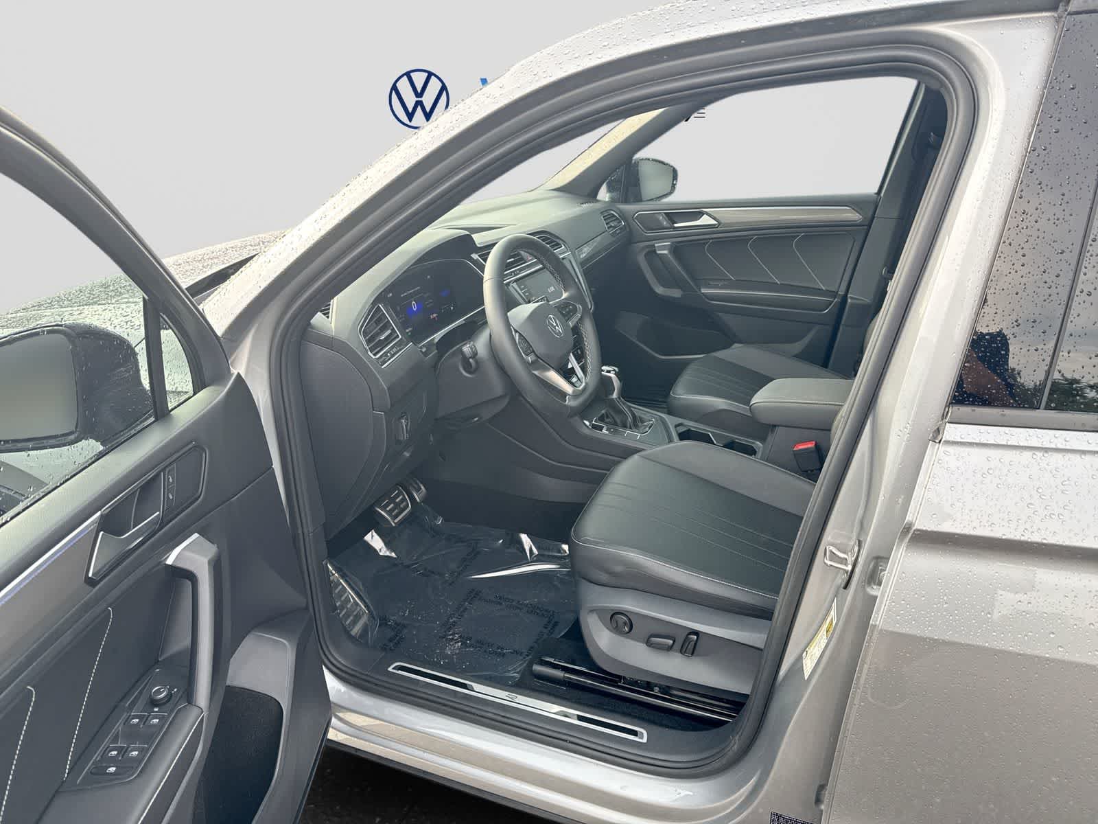 2023 Volkswagen Tiguan SE R-Line Black