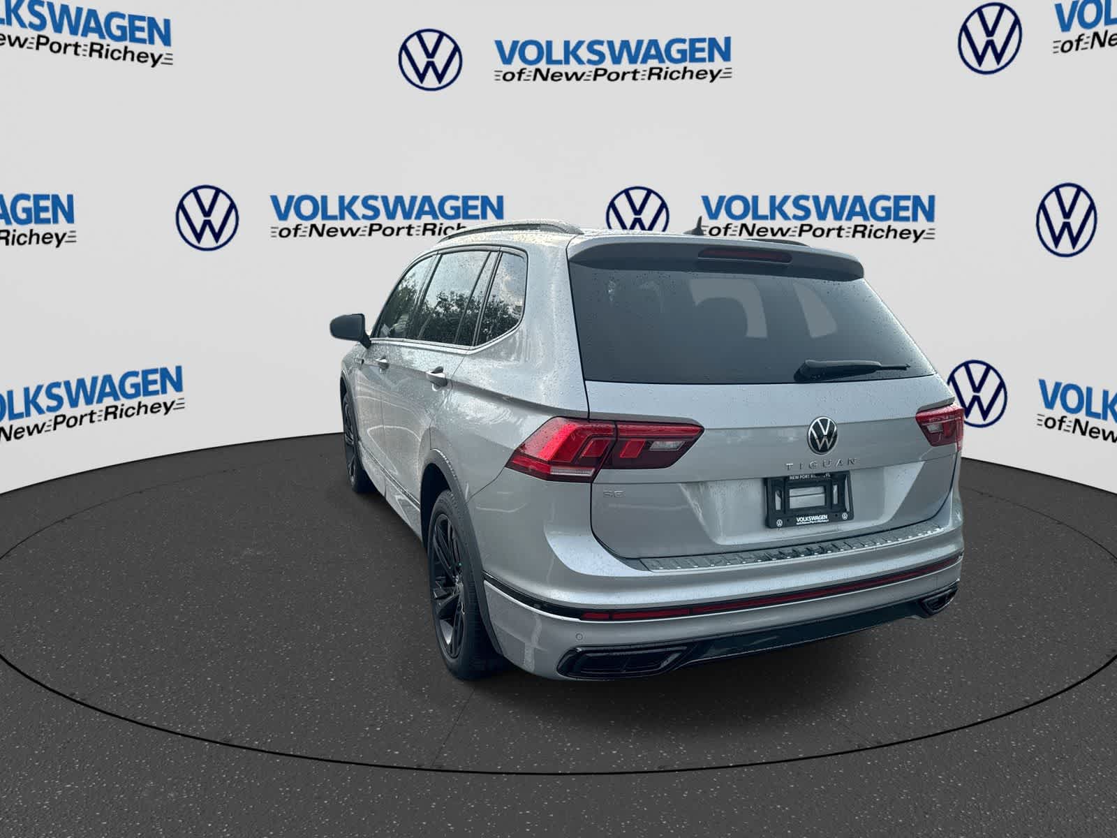2023 Volkswagen Tiguan SE R-Line Black