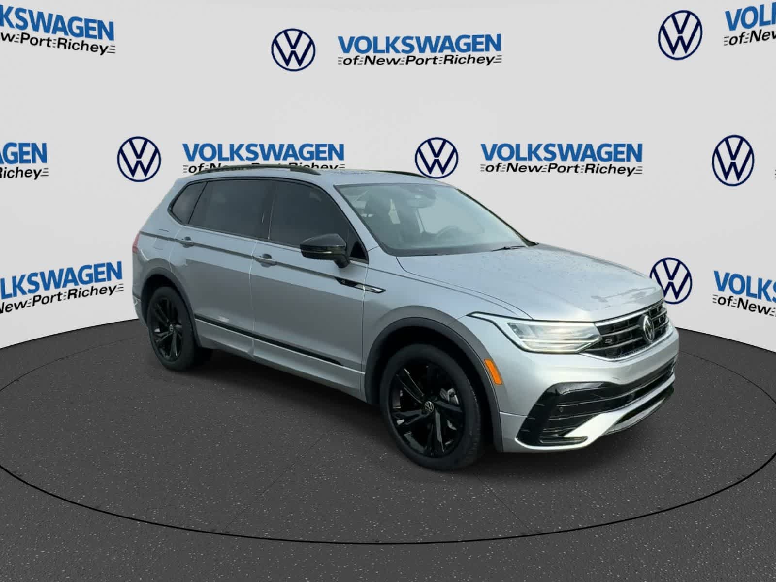 2023 Volkswagen Tiguan SE R-Line Black