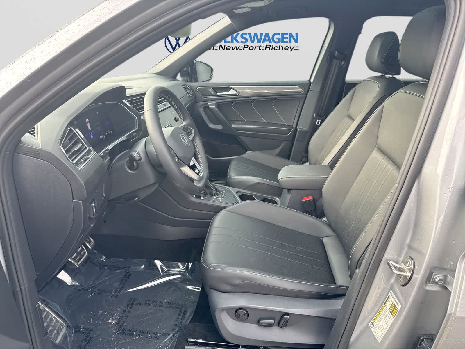 2023 Volkswagen Tiguan SE R-Line Black