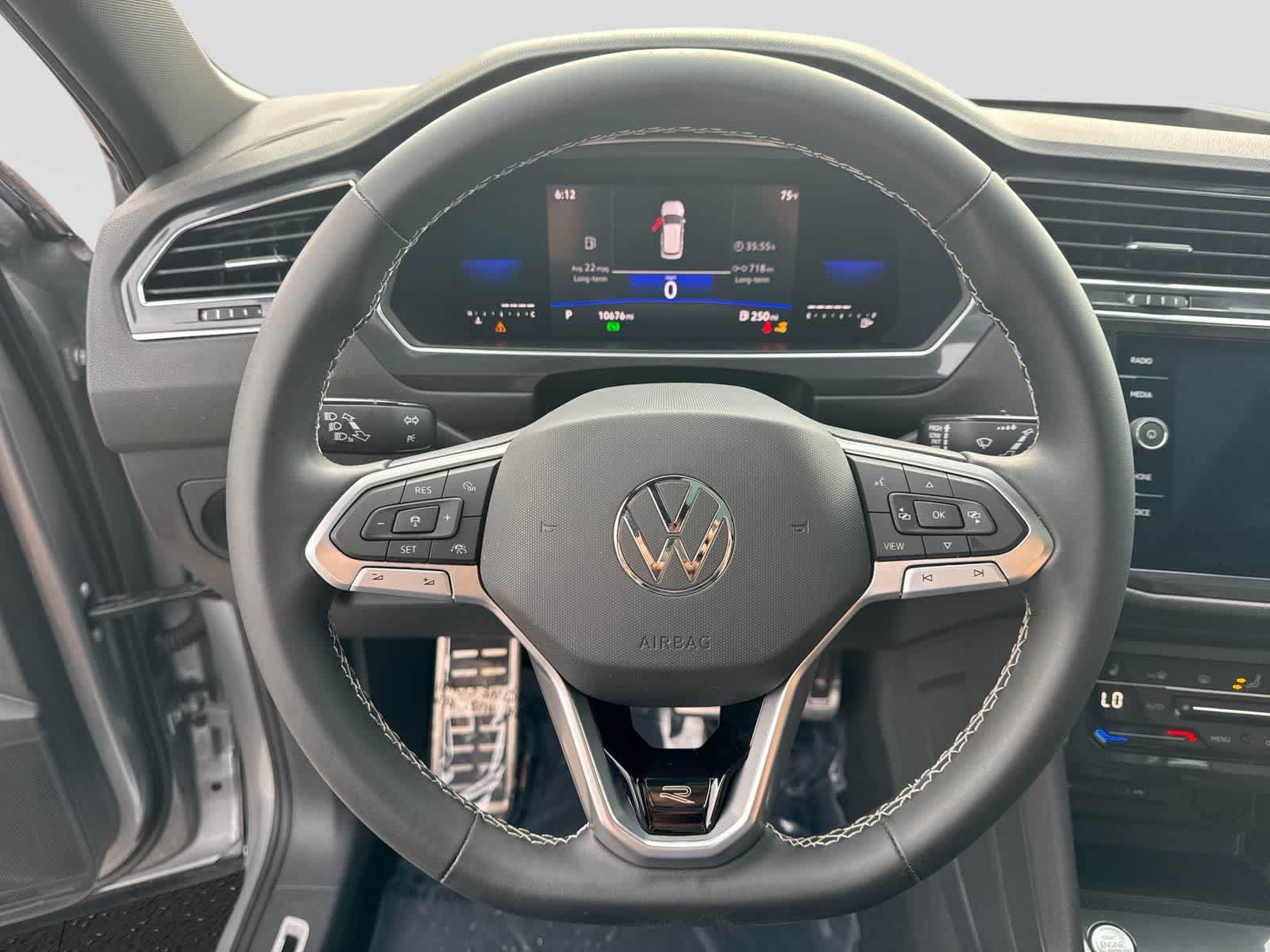 2023 Volkswagen Tiguan SE R-Line Black