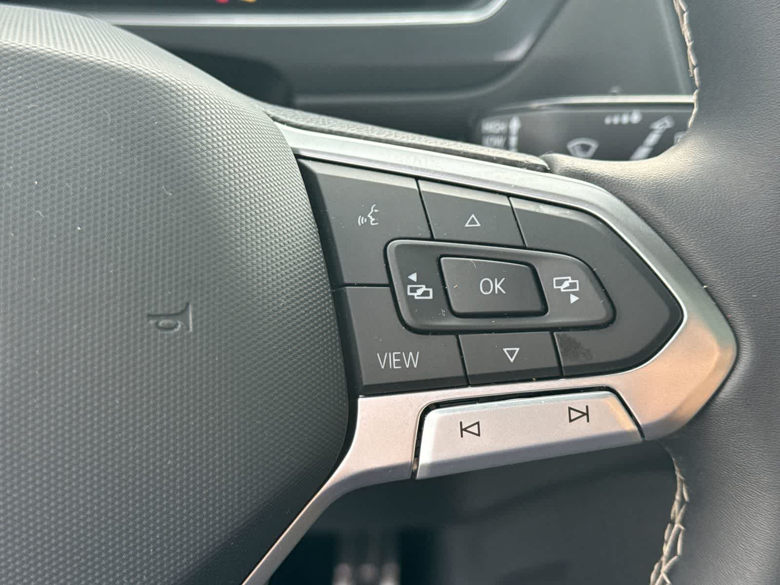 2023 Volkswagen Tiguan SE R-Line Black
