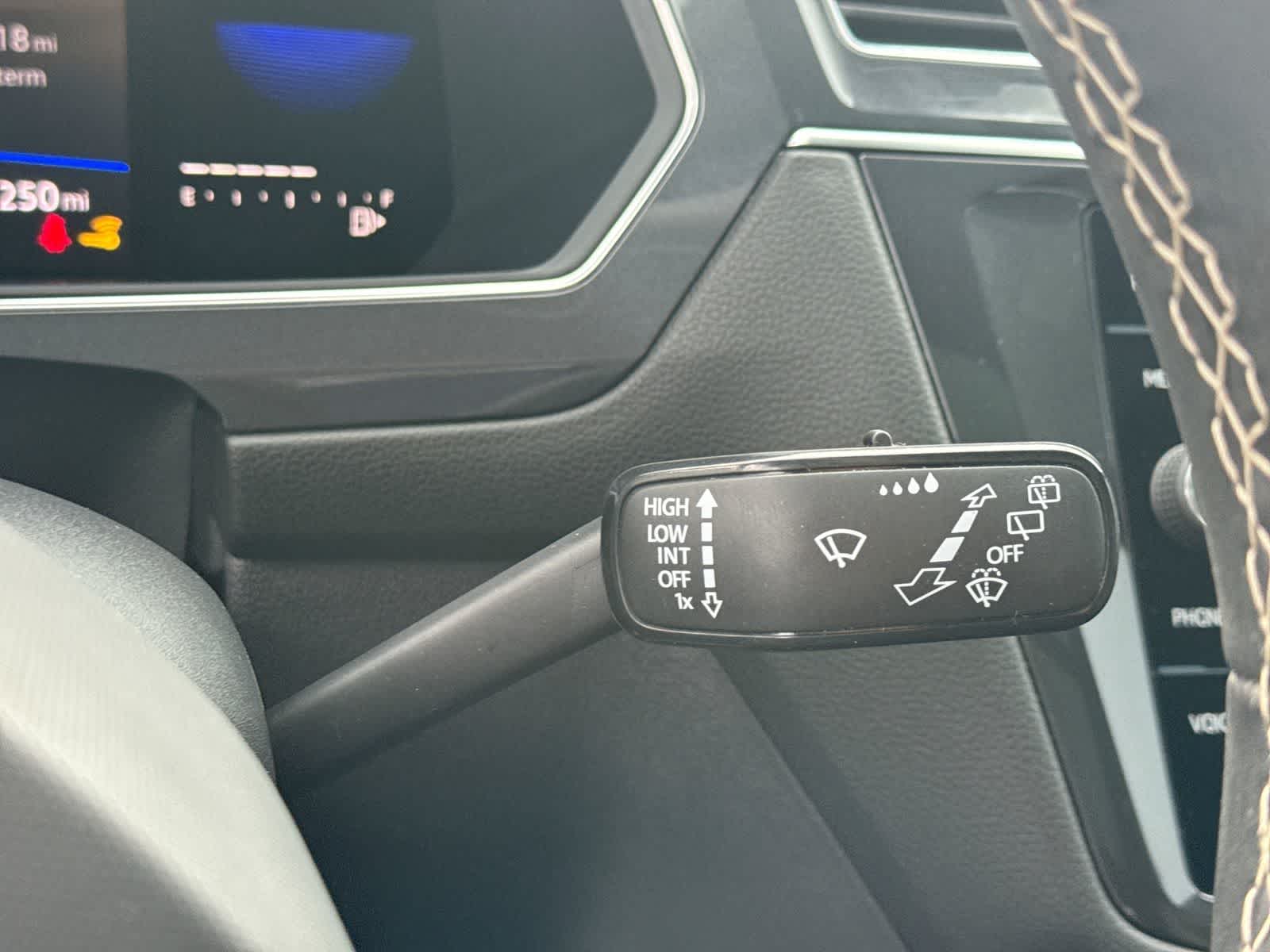 2023 Volkswagen Tiguan SE R-Line Black