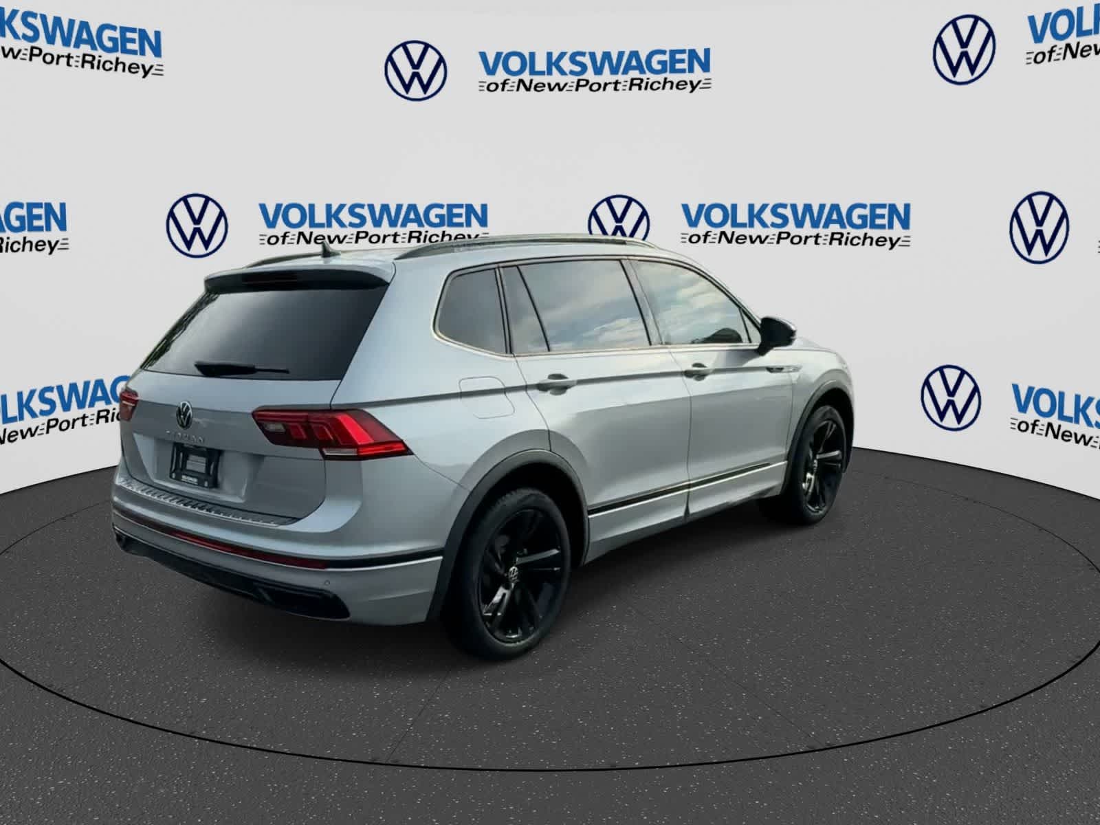 2023 Volkswagen Tiguan SE R-Line Black