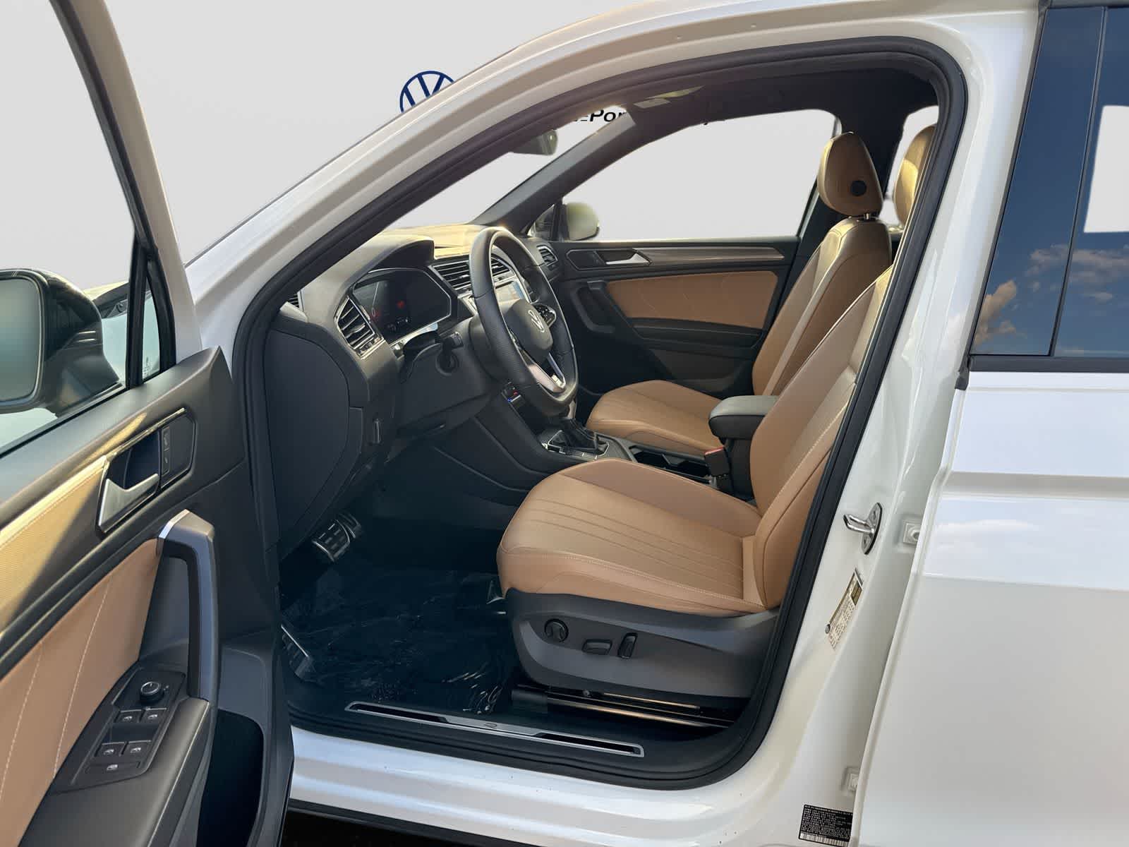 2023 Volkswagen Tiguan SE R-Line Black
