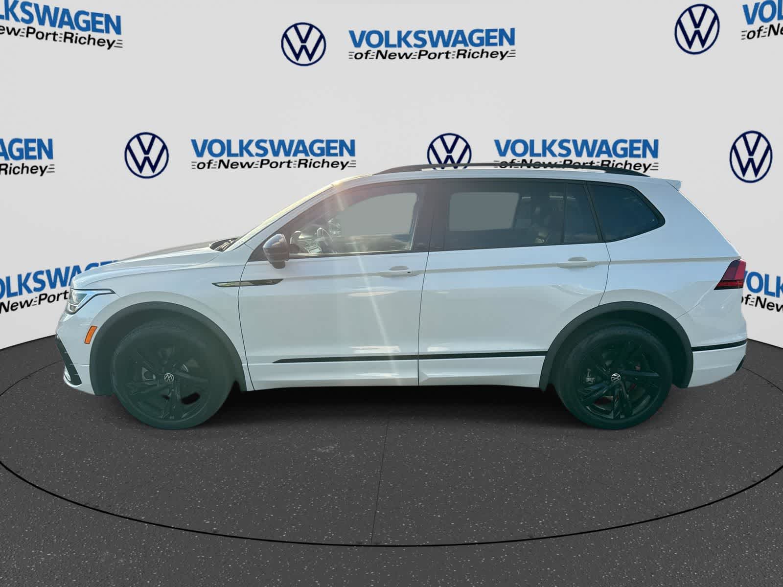 2023 Volkswagen Tiguan SE R-Line Black