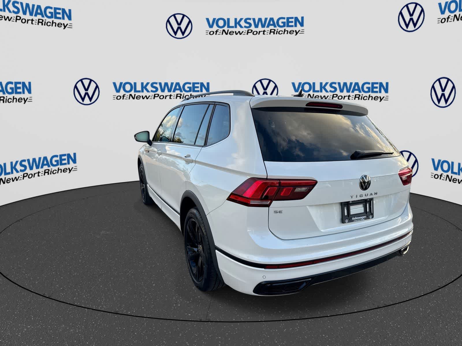 2023 Volkswagen Tiguan SE R-Line Black