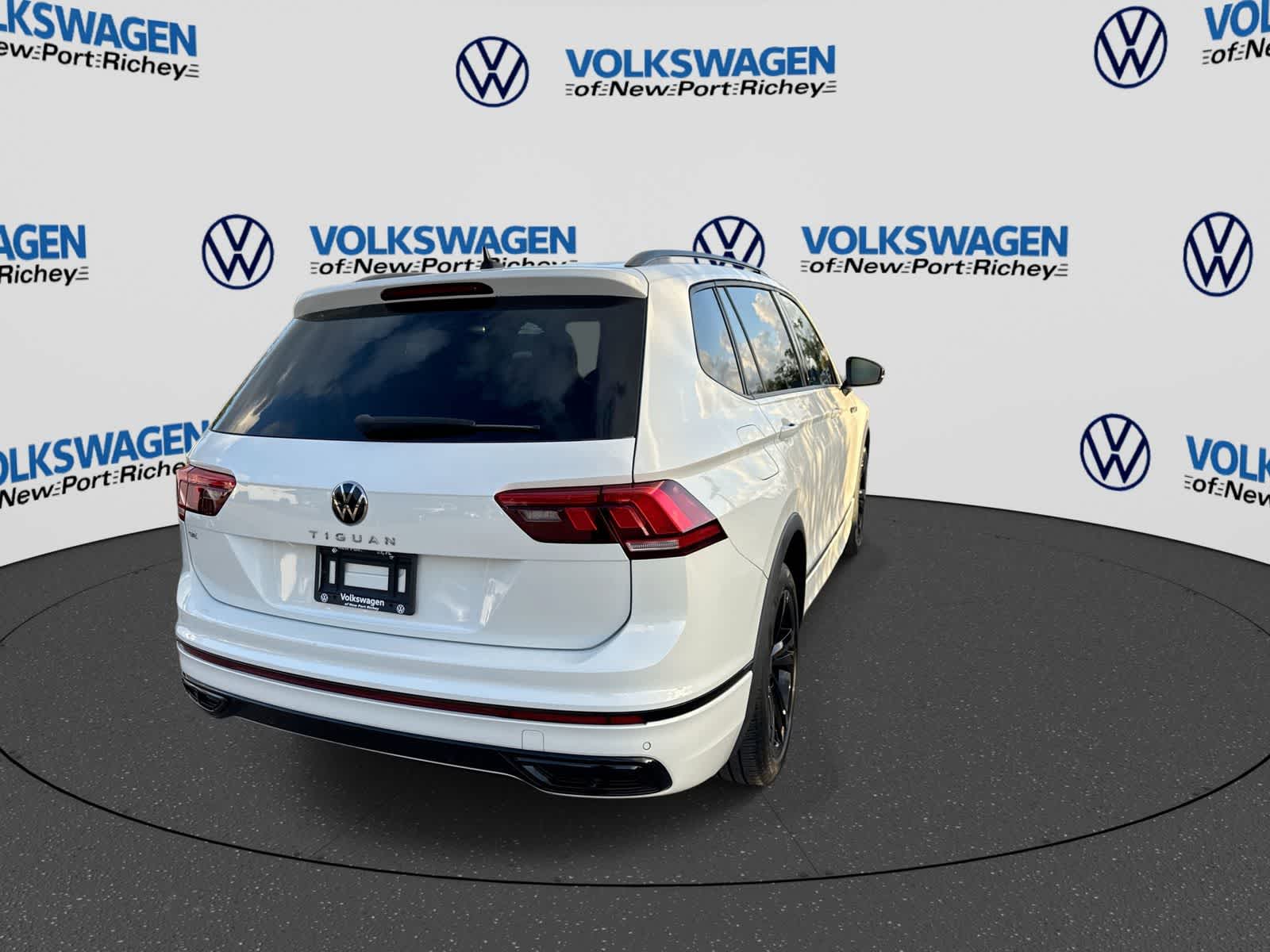 2023 Volkswagen Tiguan SE R-Line Black