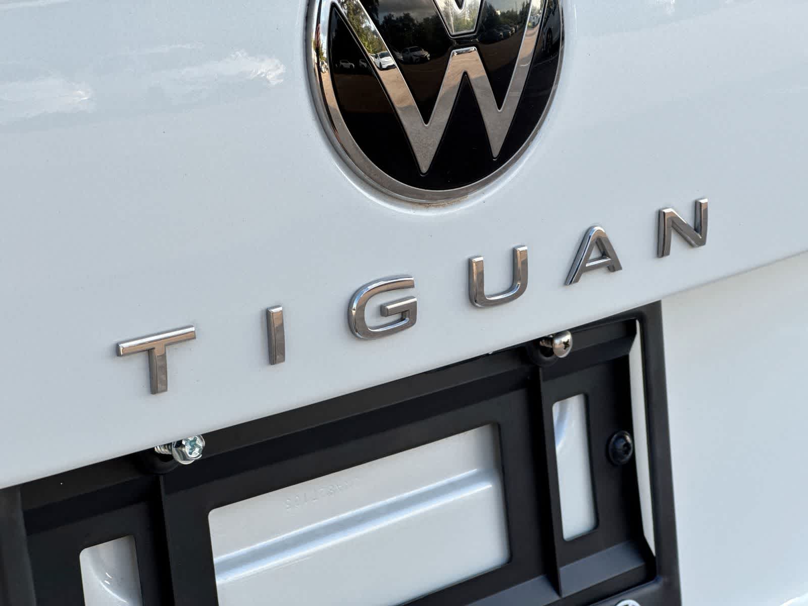 2023 Volkswagen Tiguan SE R-Line Black