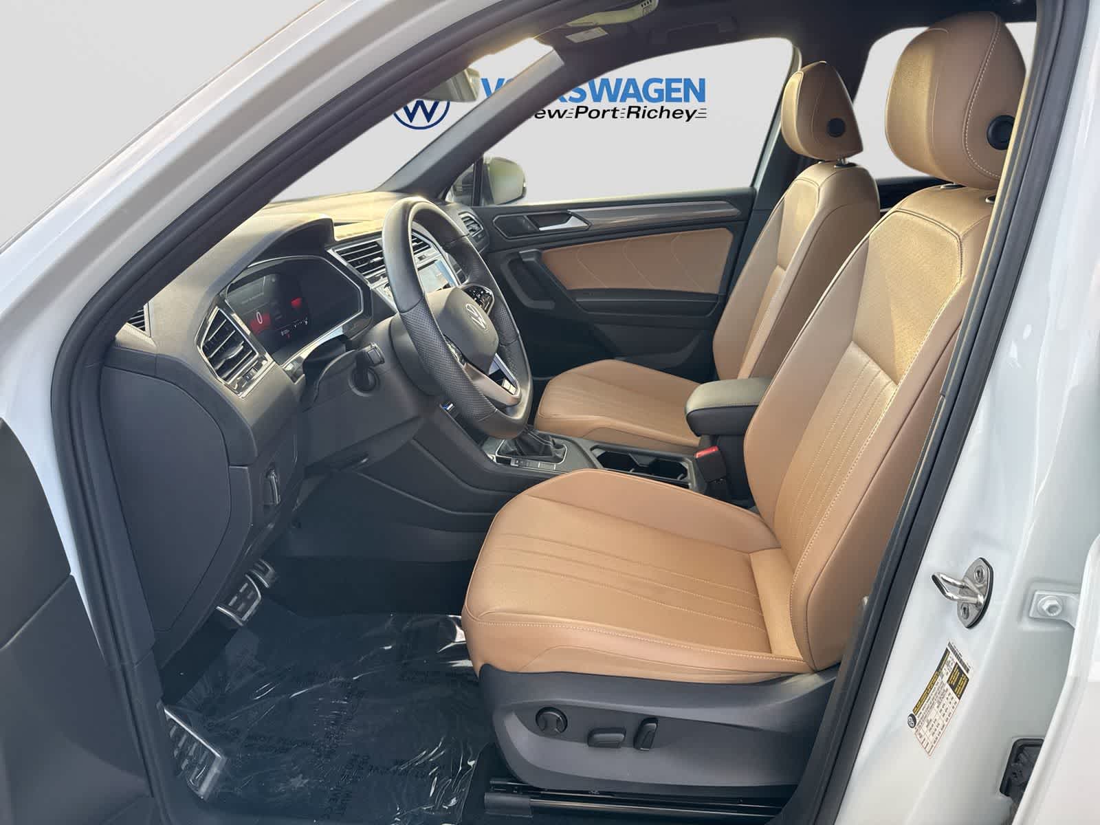2023 Volkswagen Tiguan SE R-Line Black