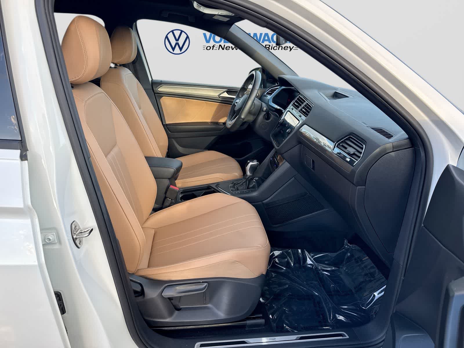 2023 Volkswagen Tiguan SE R-Line Black