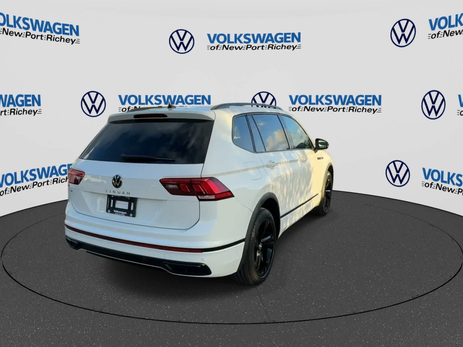 2023 Volkswagen Tiguan SE R-Line Black
