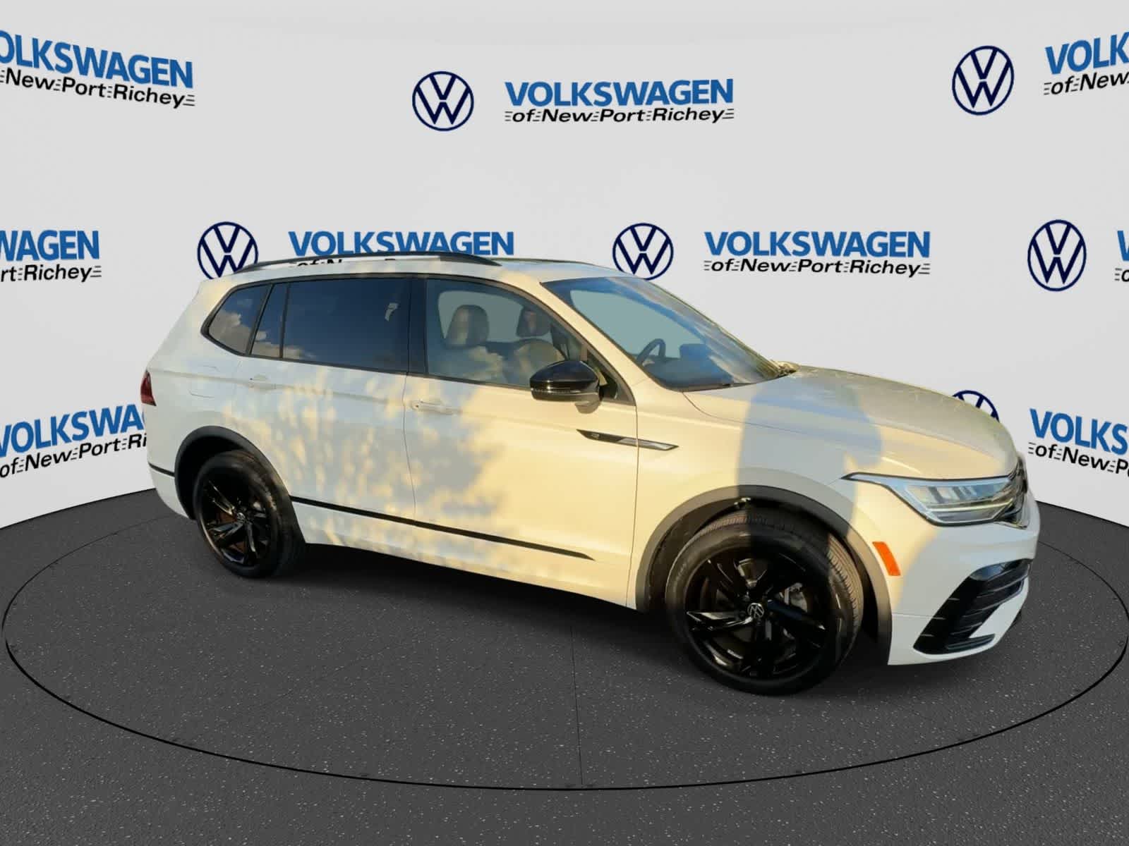 2023 Volkswagen Tiguan SE R-Line Black
