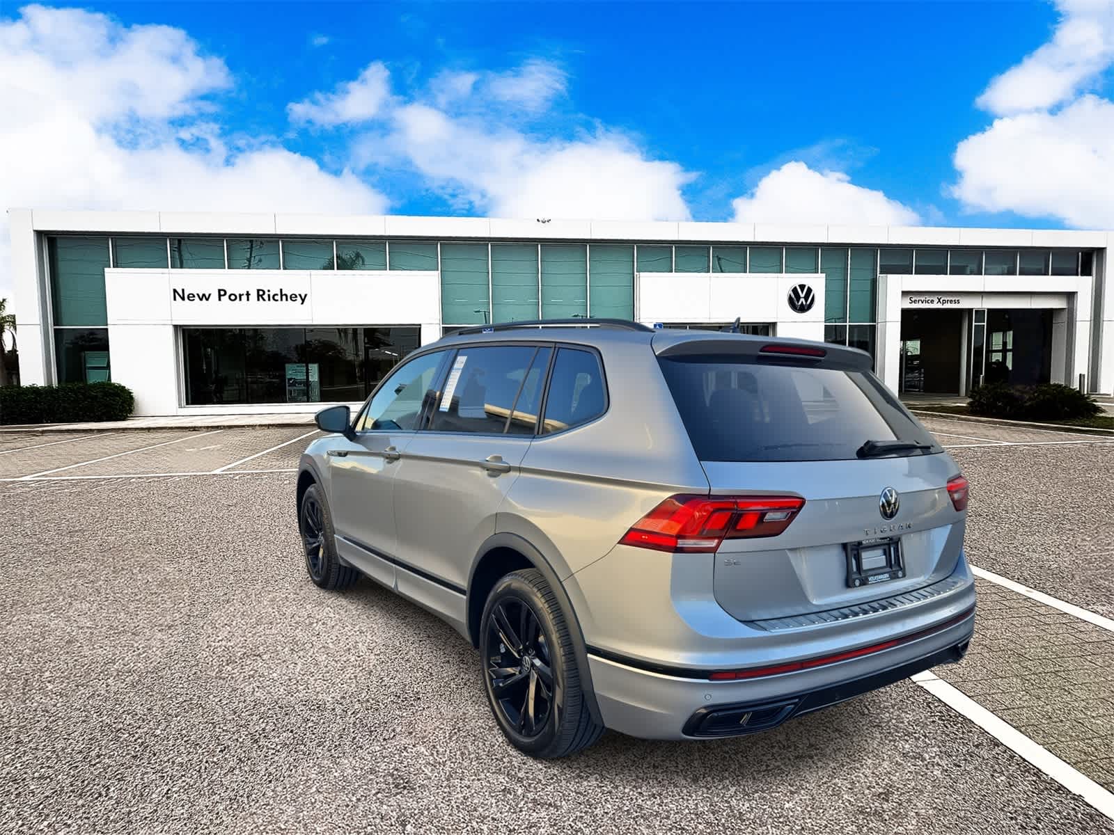 2023 Volkswagen Tiguan SE R-Line Black