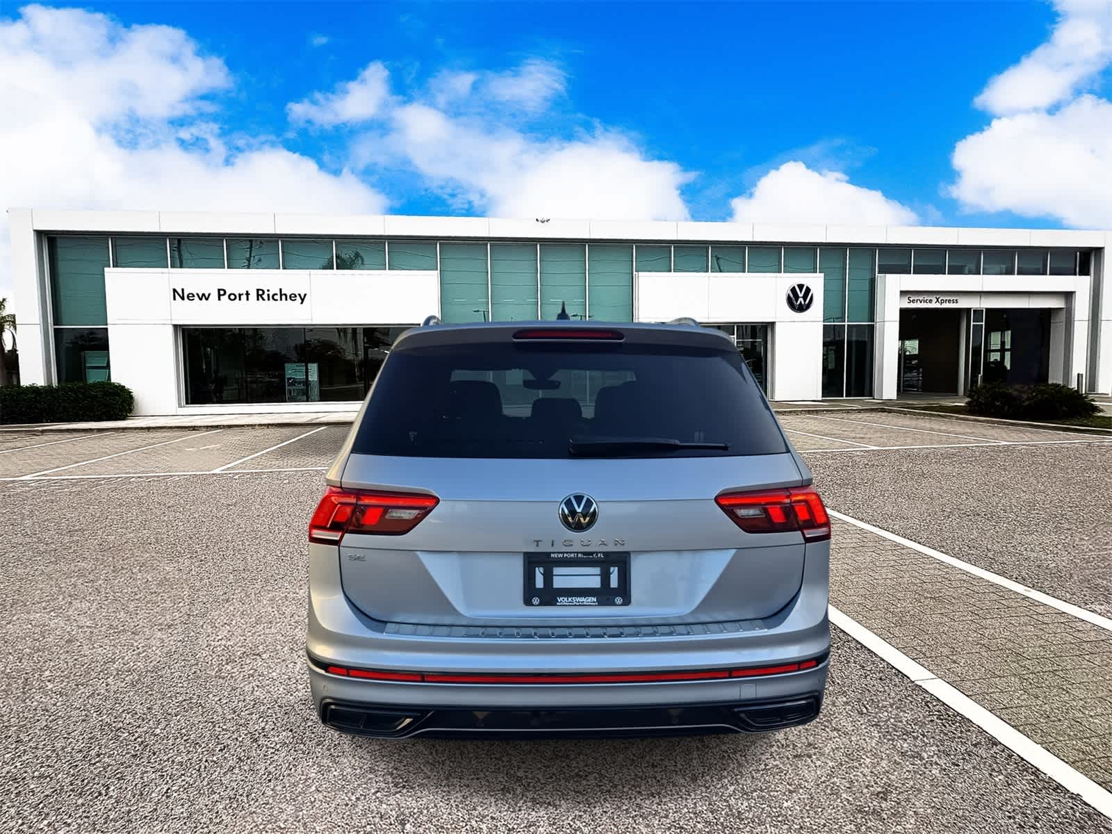 2023 Volkswagen Tiguan SE R-Line Black