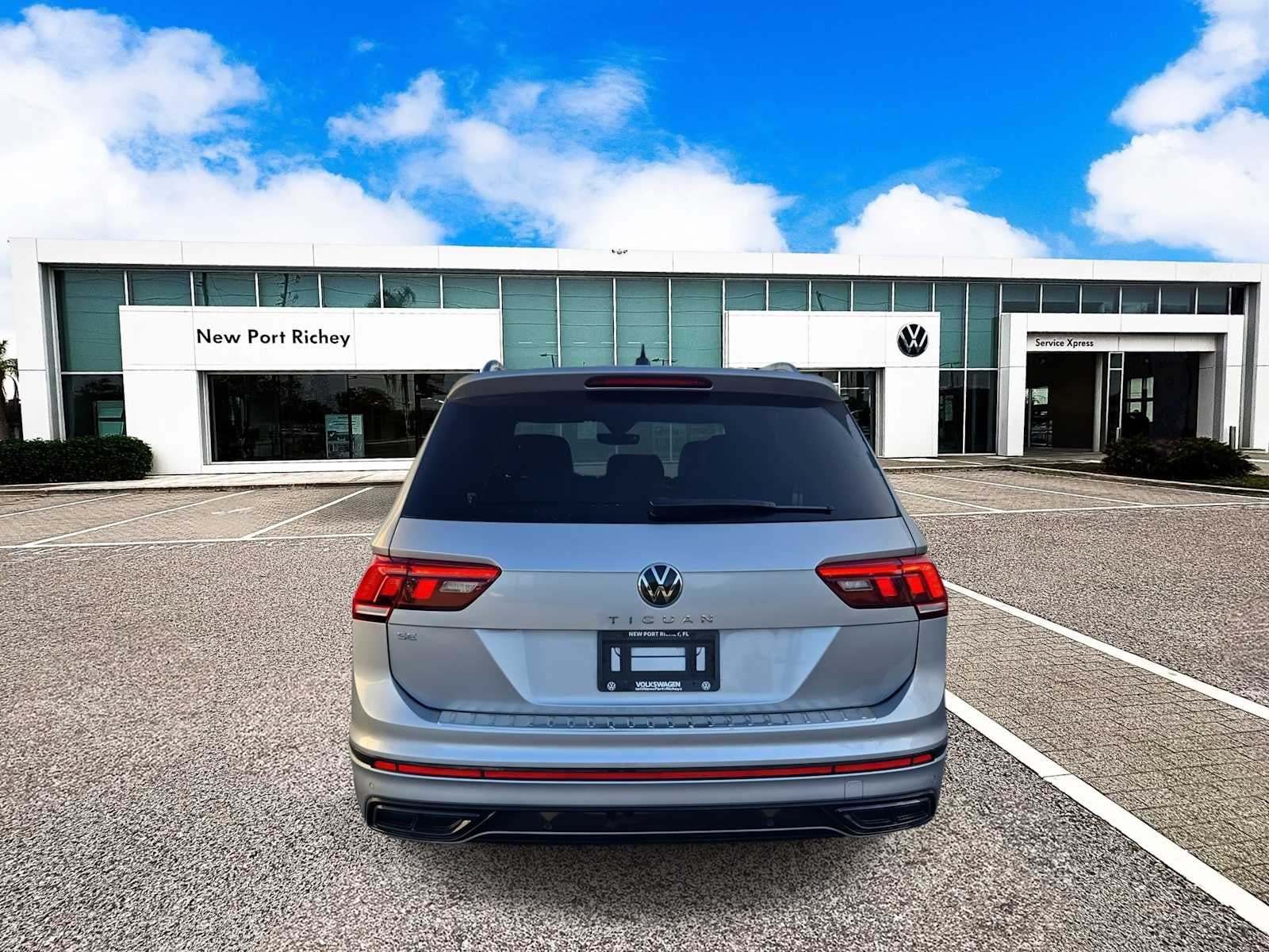 2023 Volkswagen Tiguan SE R-Line Black