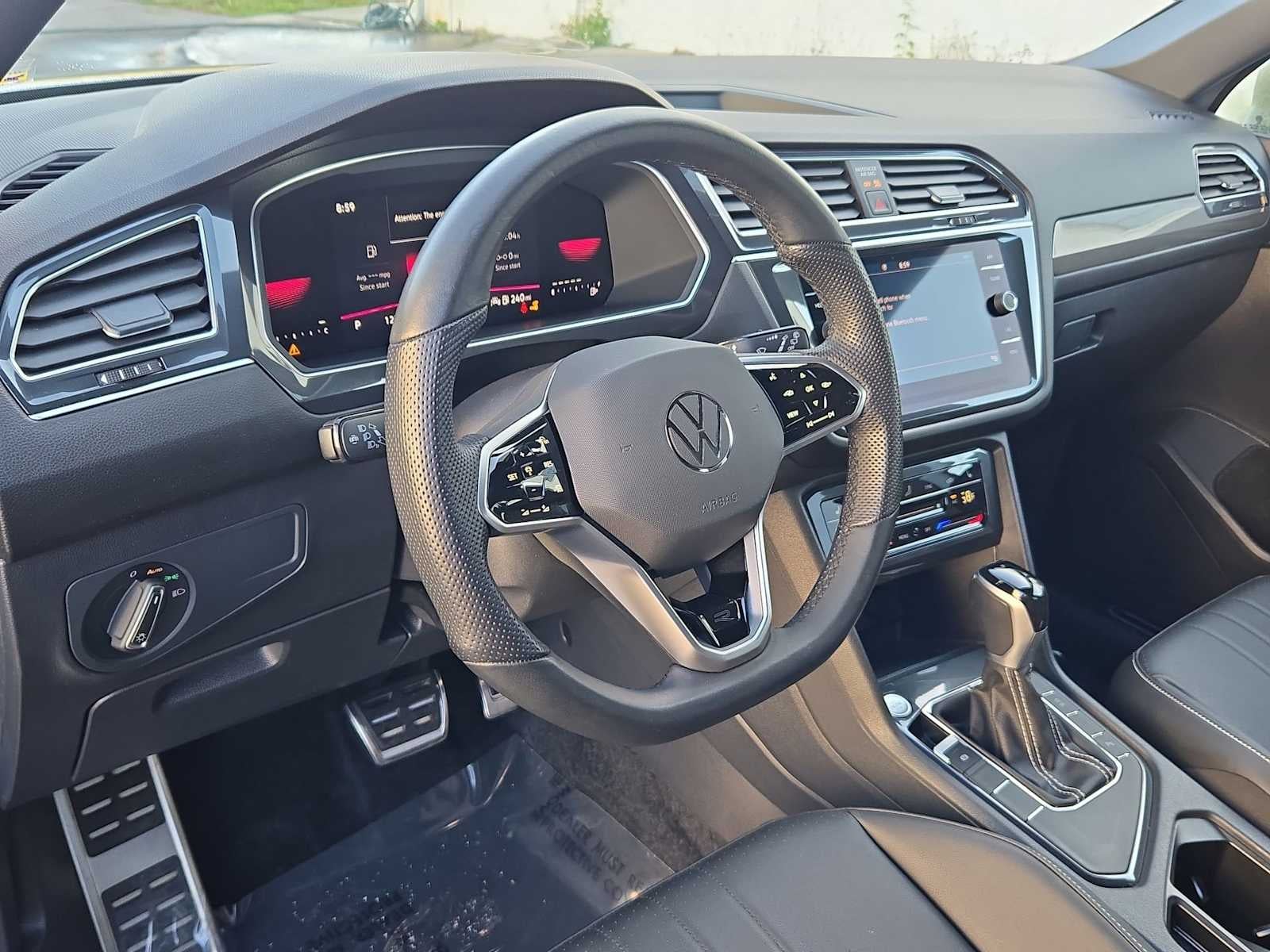 2023 Volkswagen Tiguan SE R-Line Black