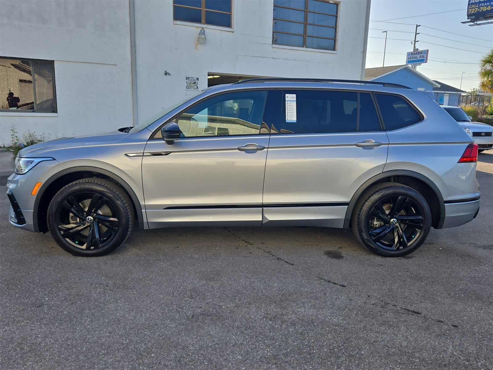 2023 Volkswagen Tiguan SE R-Line Black