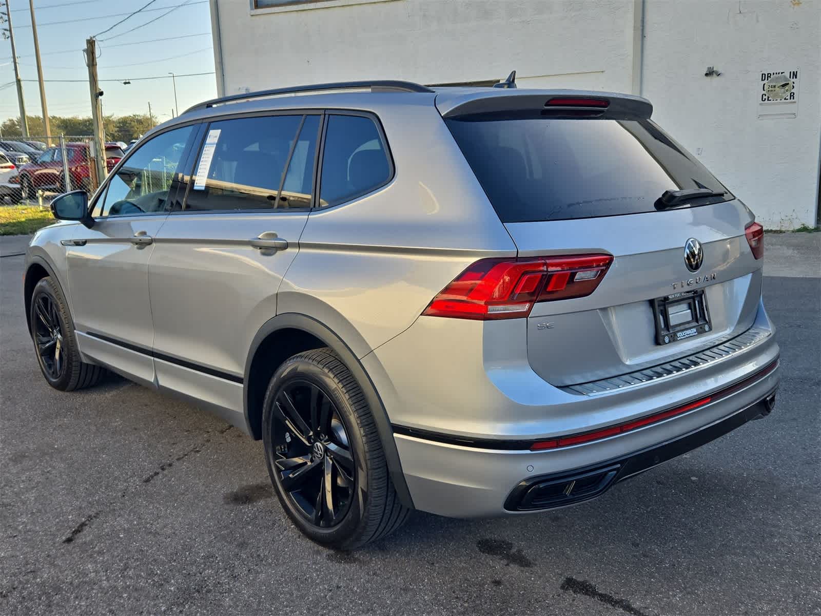 2023 Volkswagen Tiguan SE R-Line Black