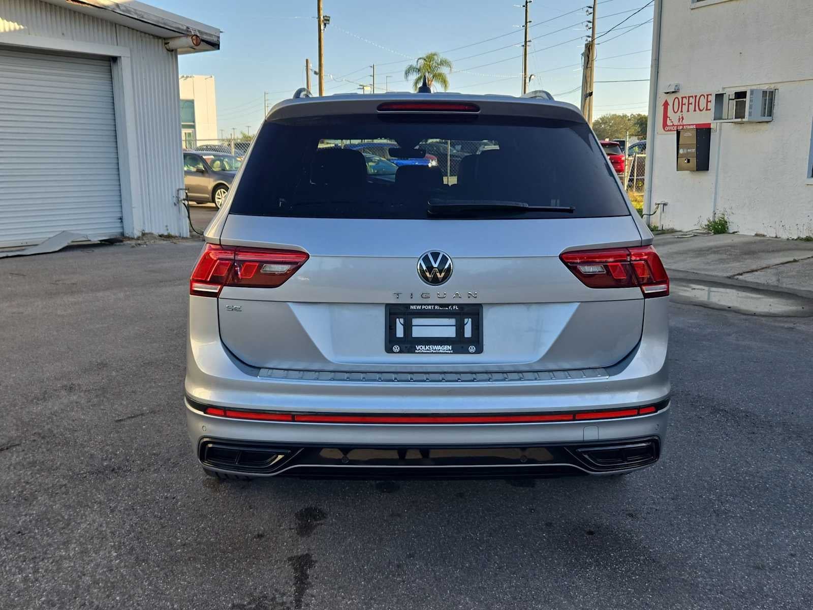 2023 Volkswagen Tiguan SE R-Line Black