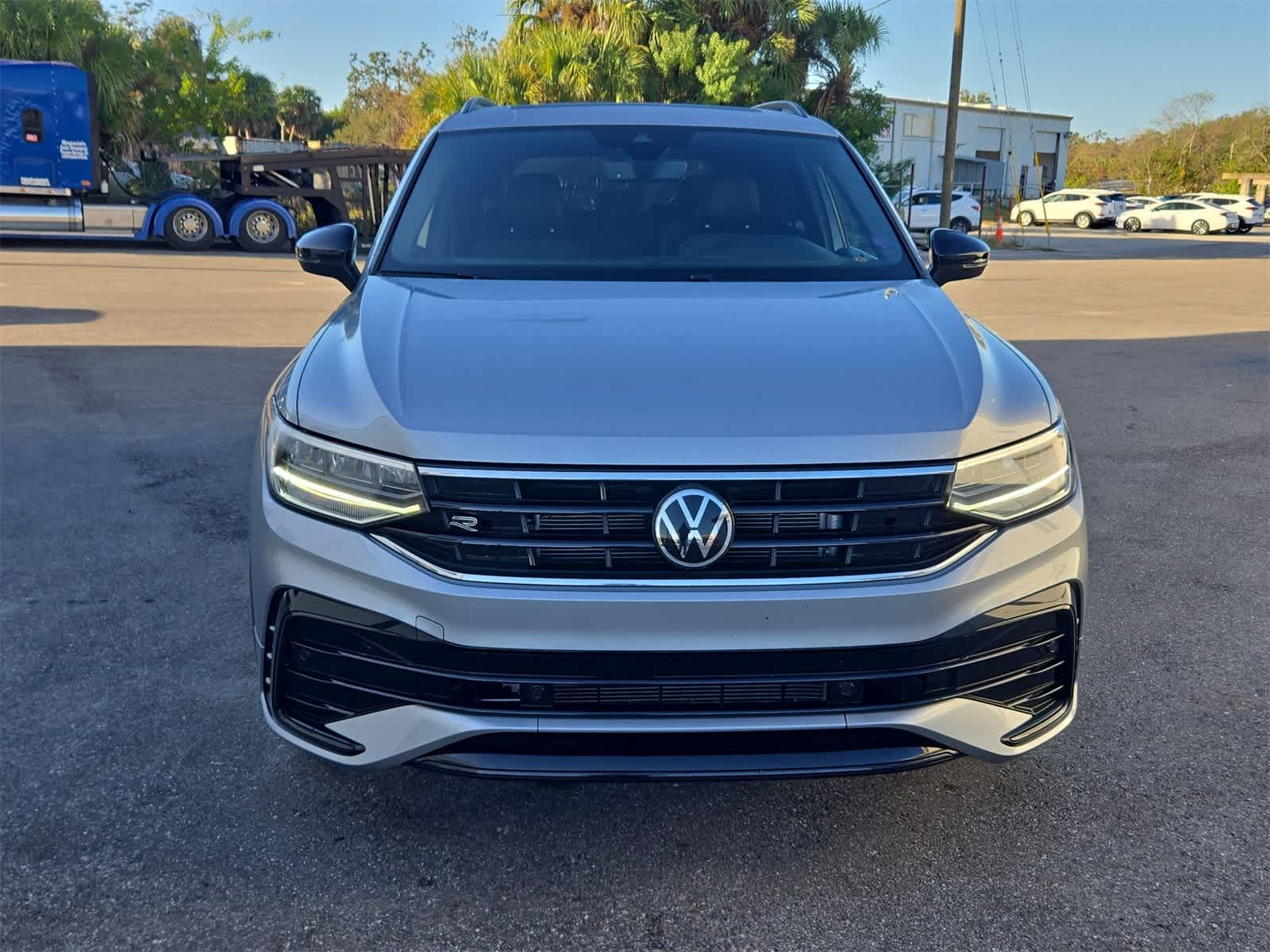2023 Volkswagen Tiguan SE R-Line Black