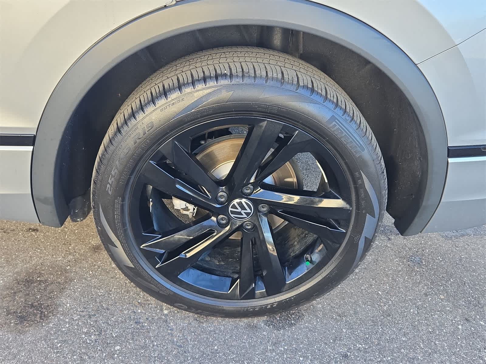 2023 Volkswagen Tiguan SE R-Line Black