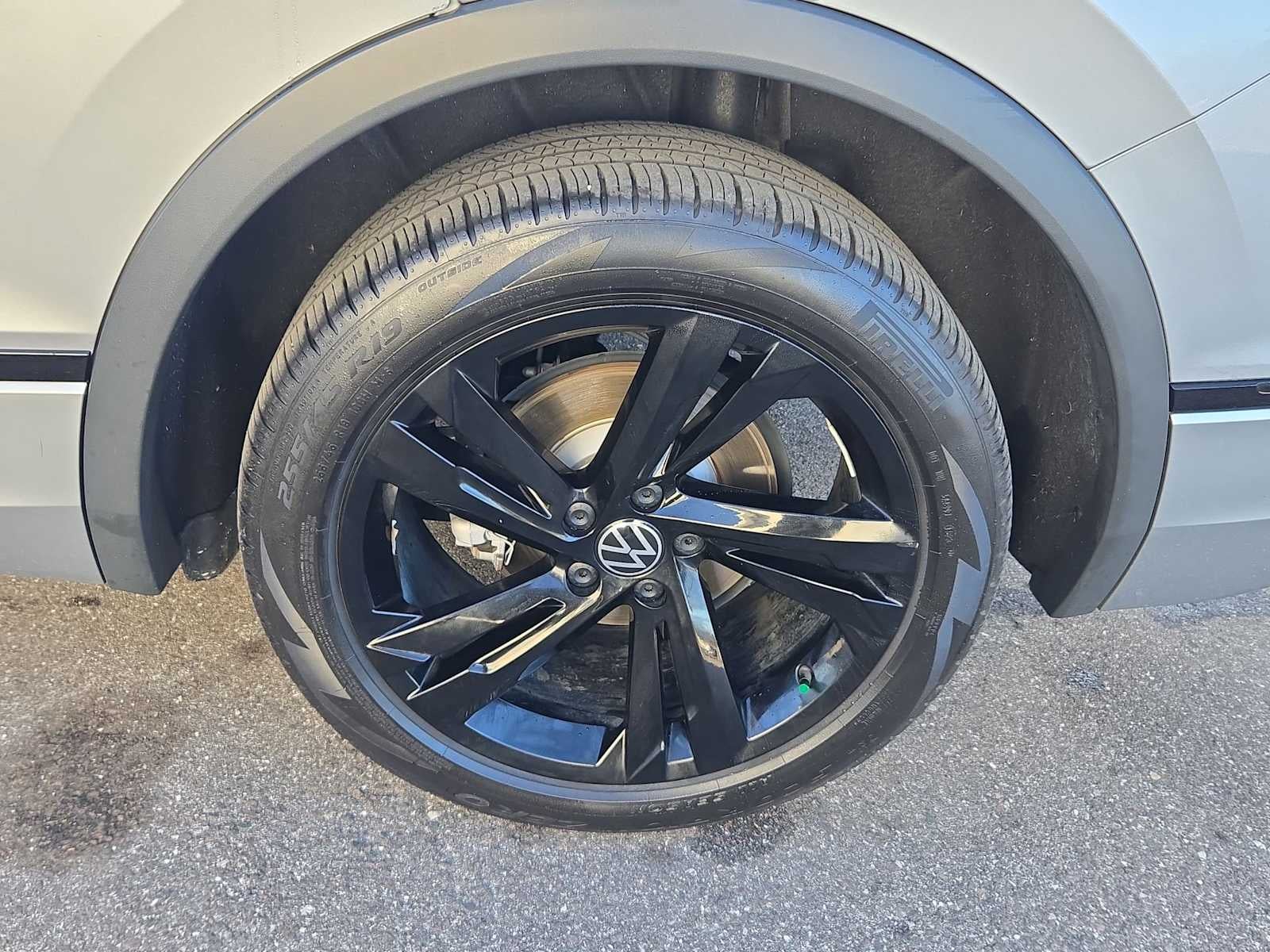 2023 Volkswagen Tiguan SE R-Line Black