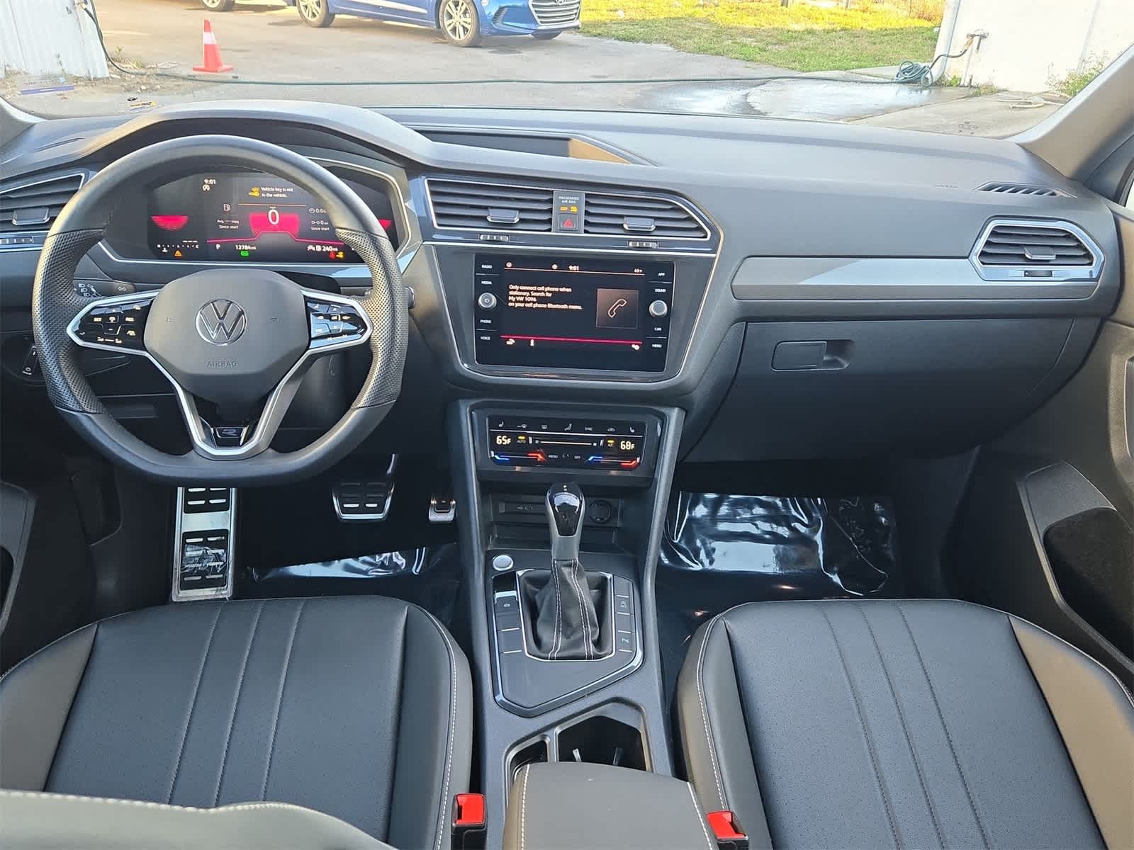 2023 Volkswagen Tiguan SE R-Line Black