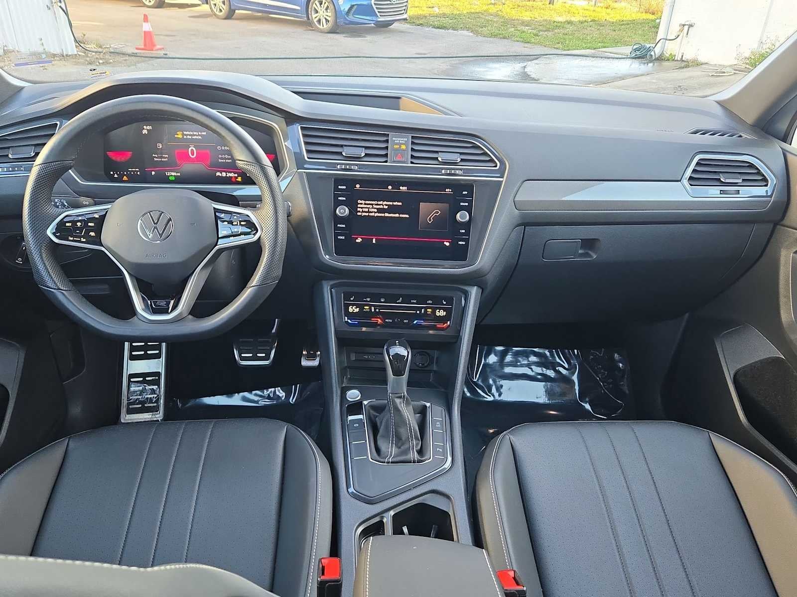 2023 Volkswagen Tiguan SE R-Line Black