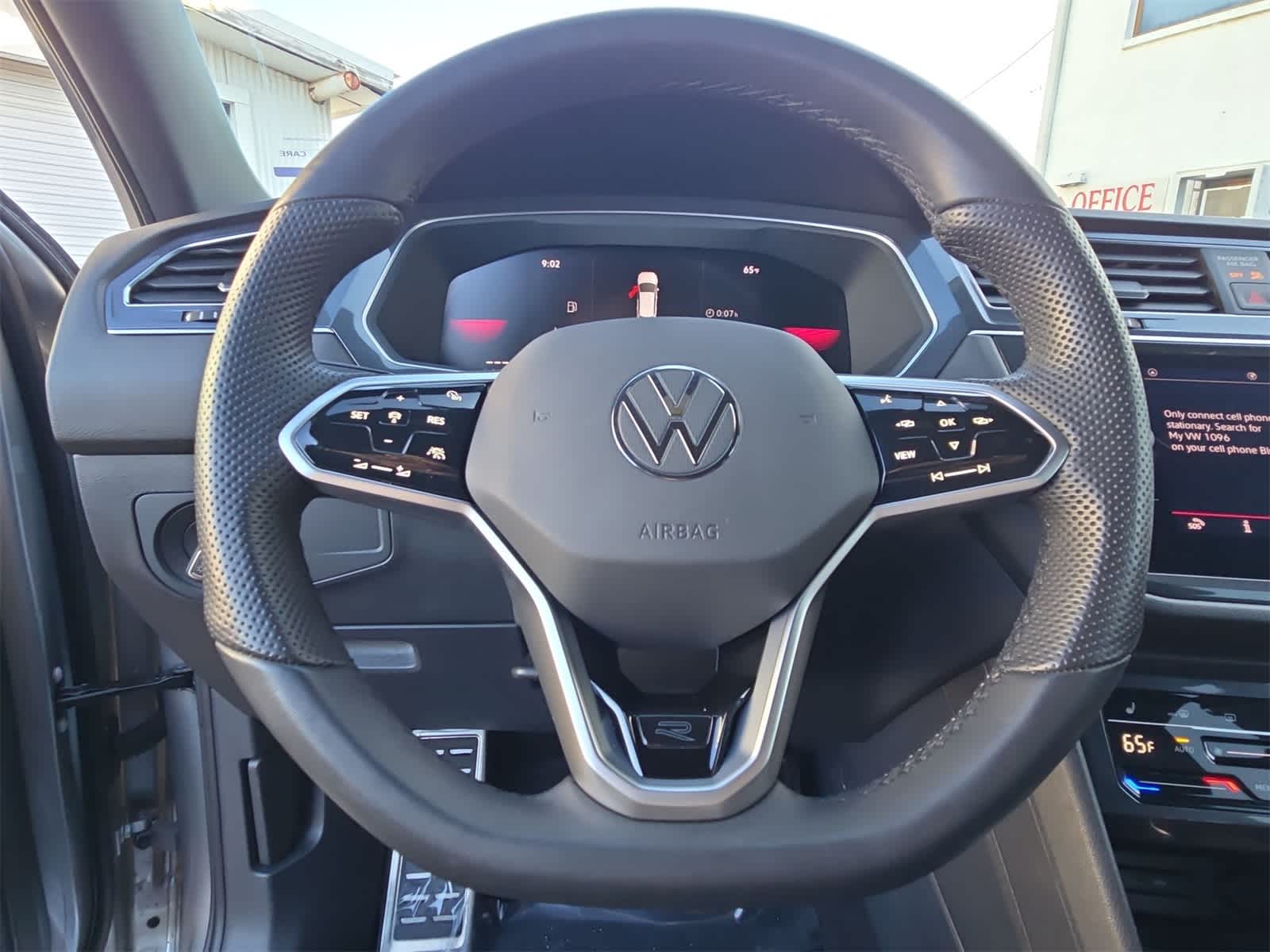 2023 Volkswagen Tiguan SE R-Line Black