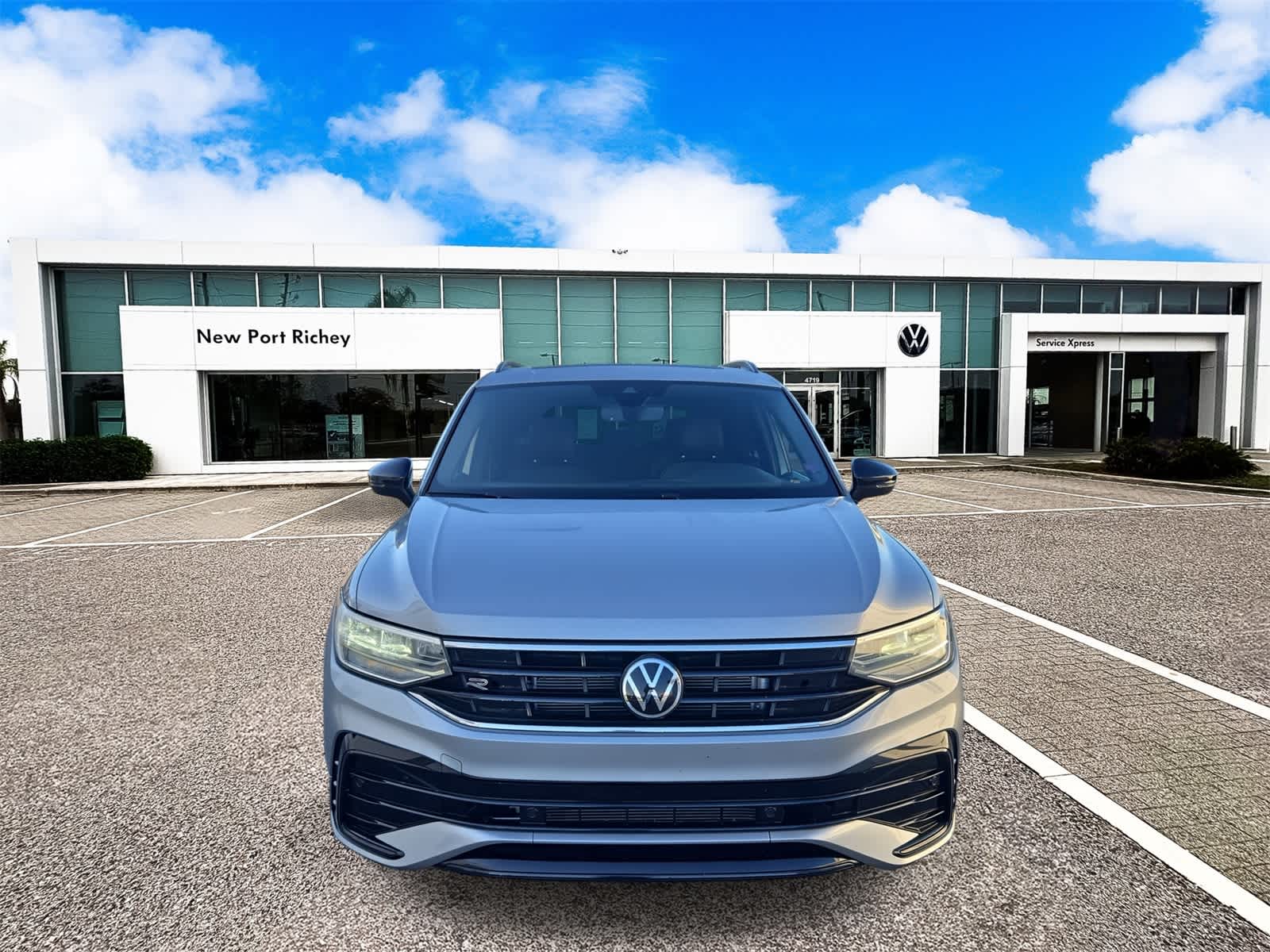 2023 Volkswagen Tiguan SE R-Line Black