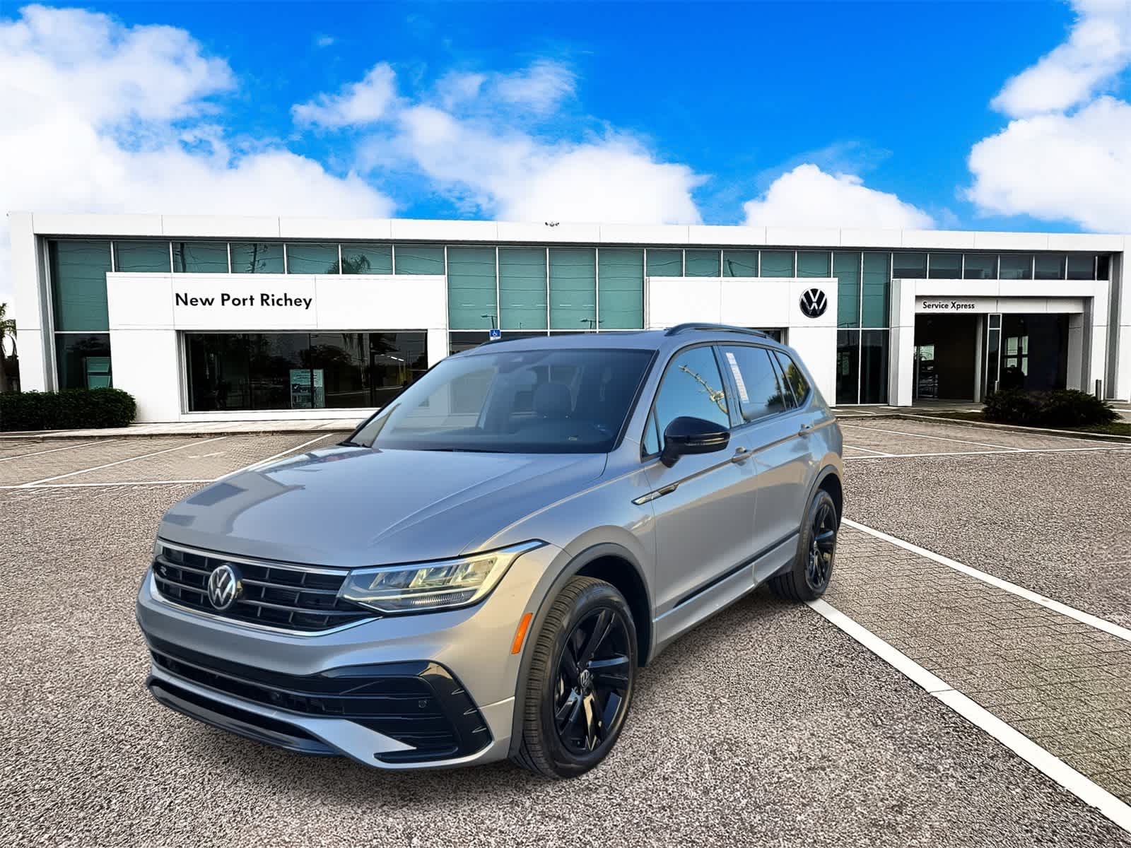 2023 Volkswagen Tiguan SE R-Line Black