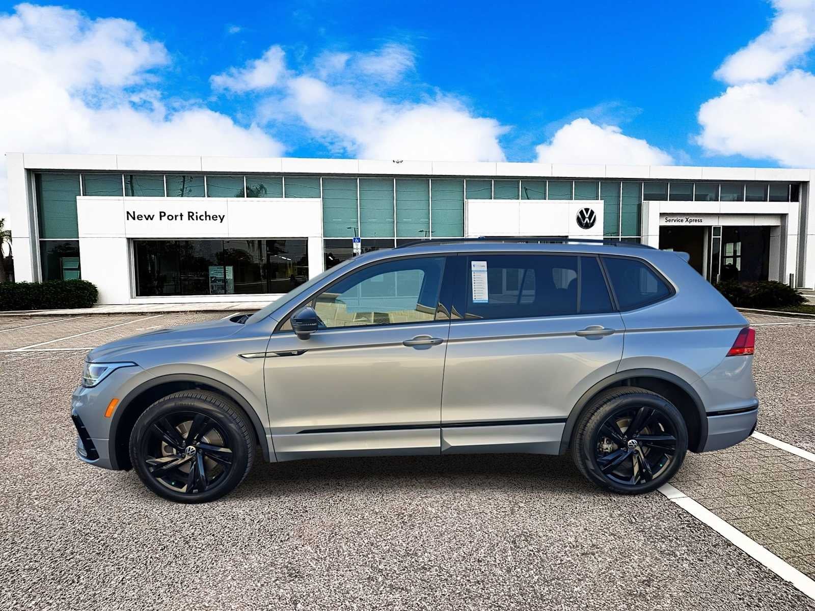 2023 Volkswagen Tiguan SE R-Line Black