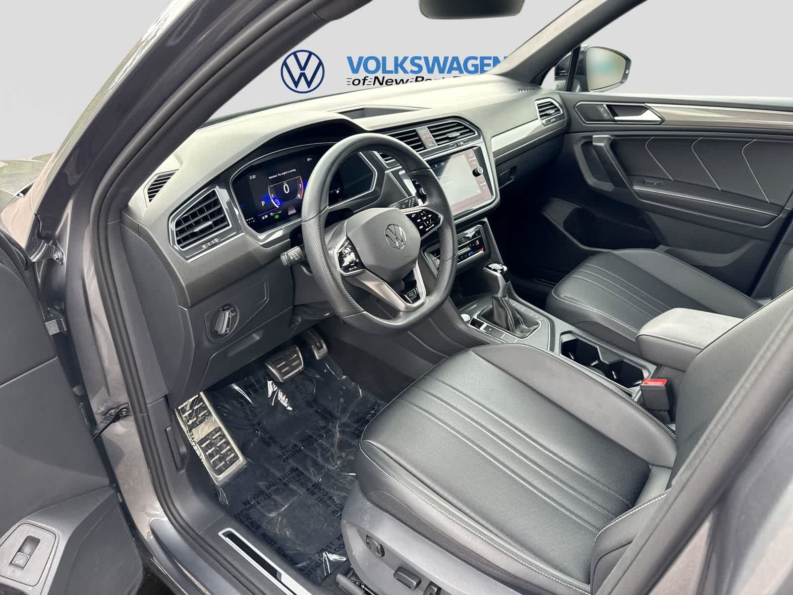 2024 Volkswagen Tiguan SE R-Line Black