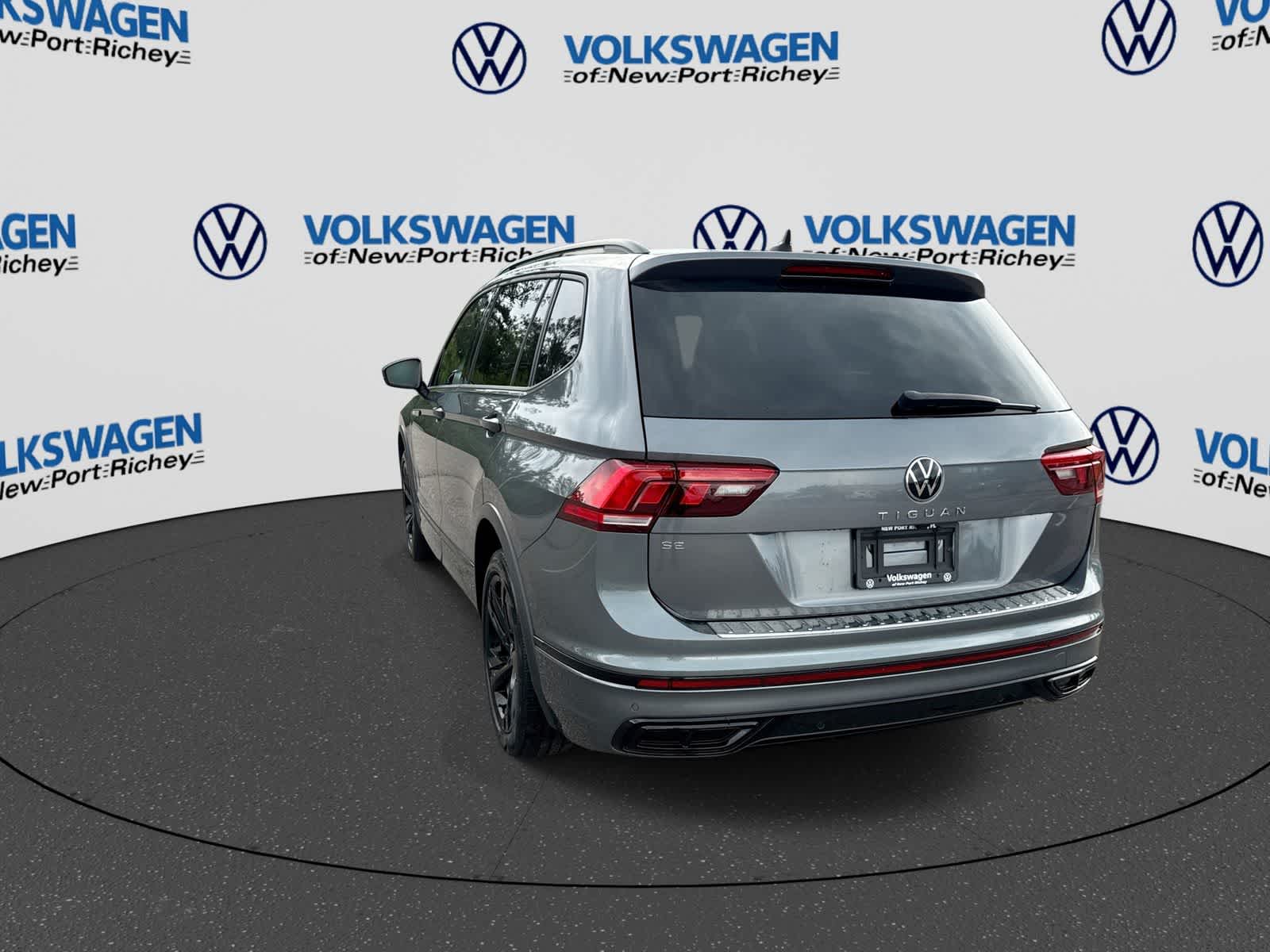 2024 Volkswagen Tiguan SE R-Line Black