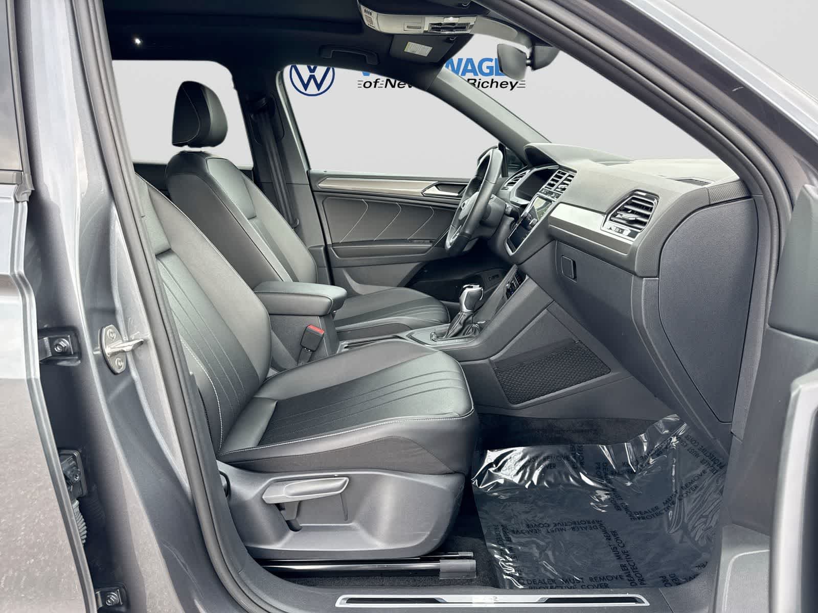 2024 Volkswagen Tiguan SE R-Line Black