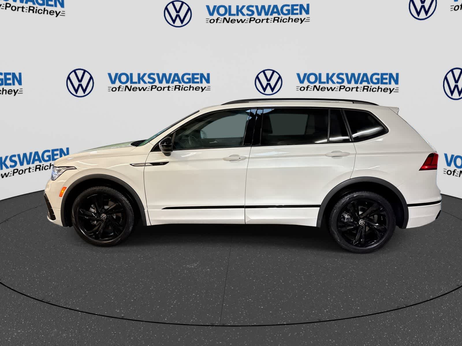 2024 Volkswagen Tiguan SE R-Line Black