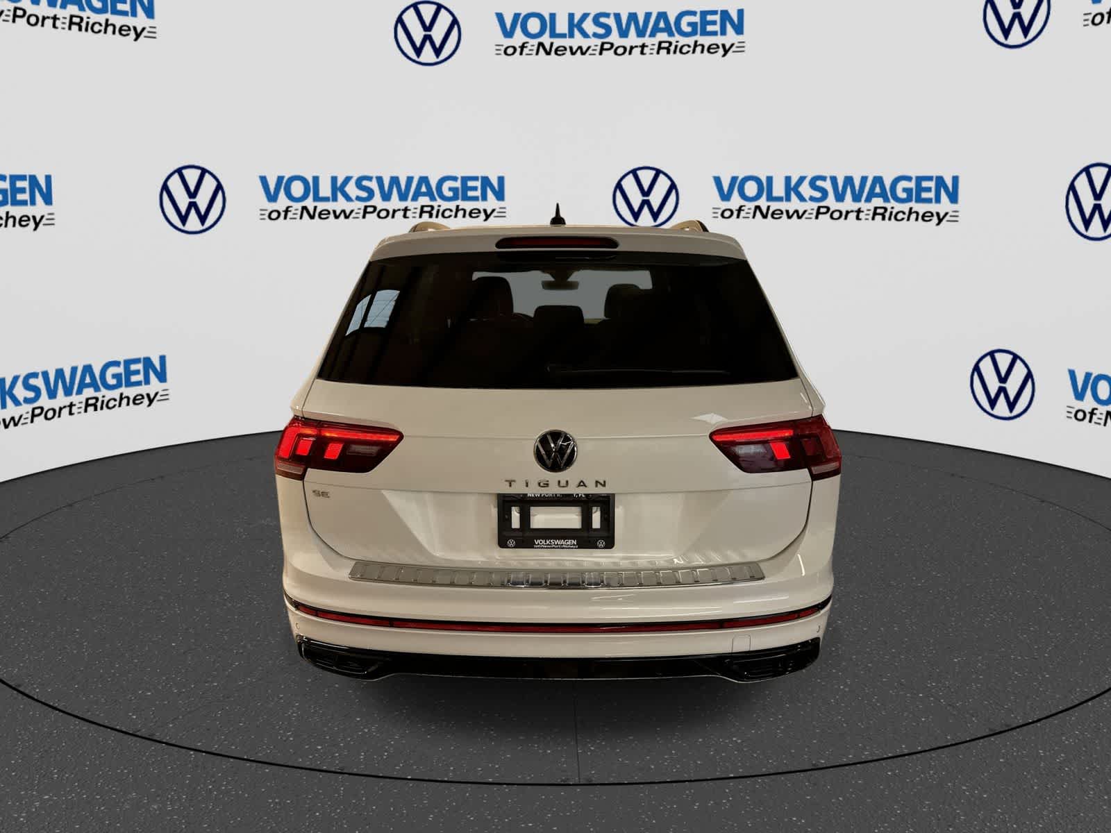 2024 Volkswagen Tiguan SE R-Line Black
